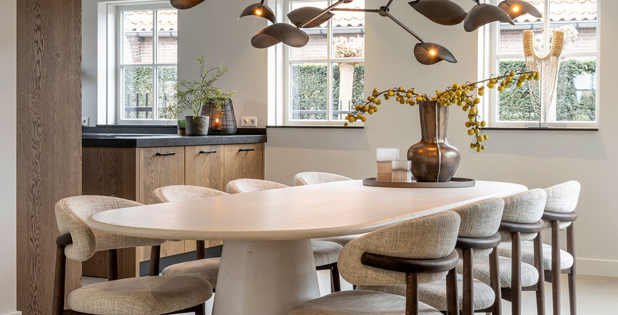 Betonnen eettafel wit