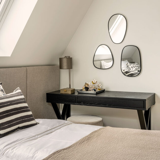 Oxford bureau met brede en smalle lade in kleur zwart